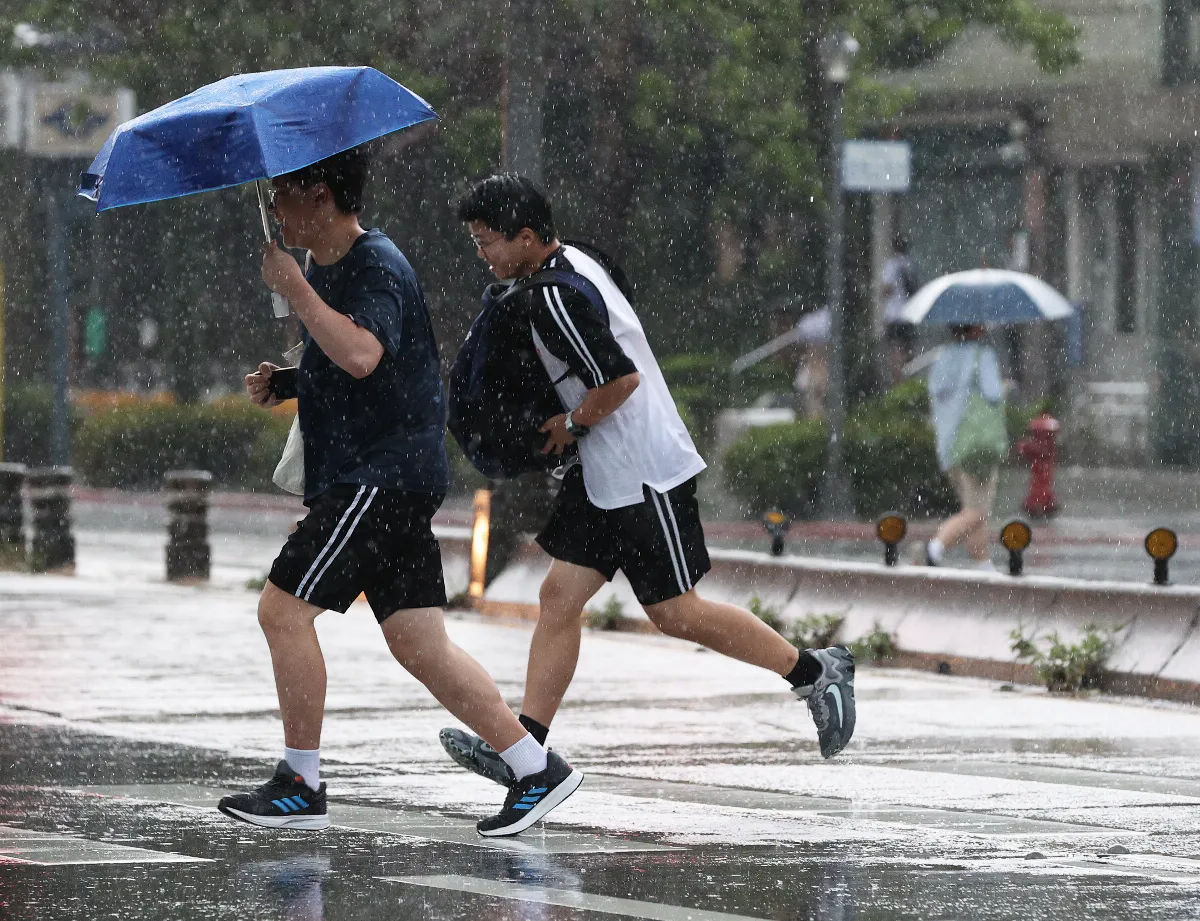 高溫上看36度！ 午後全台慎防雷雨 